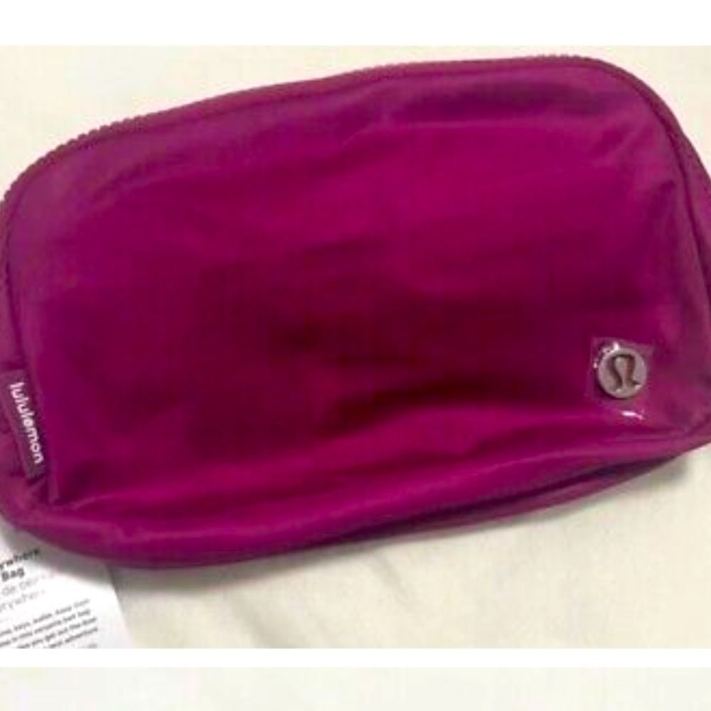 Lululemon  Everywhere Belt Bag Wild berry PINK NWT RARE PERFECT  SOLD OUT